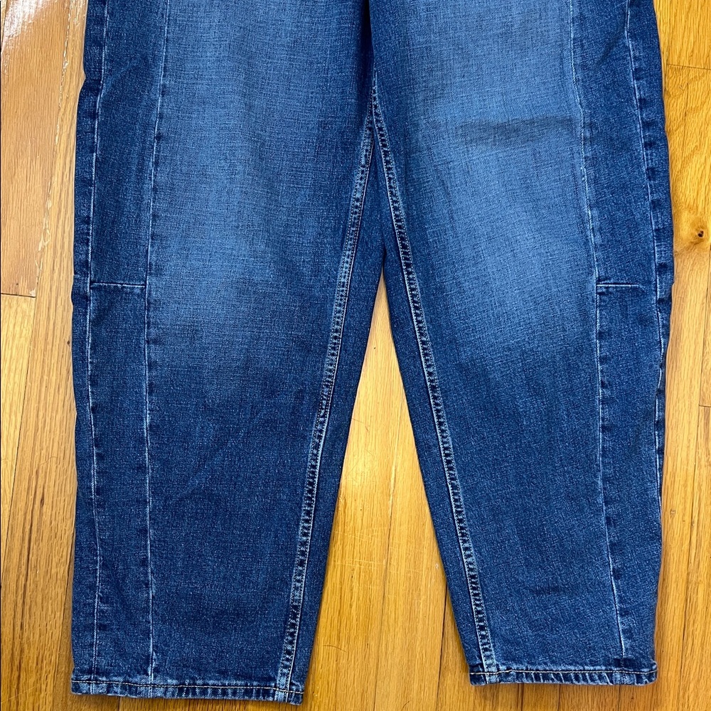 Old Navy Barrel High Rise 10 tall - Picture 3 of 9